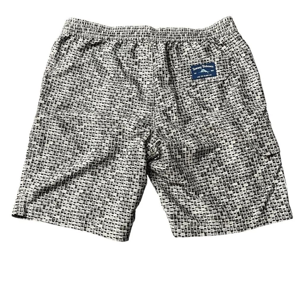 Tommy Bahama Black, Gray and White Board Shorts with Modern Pattern Size Large